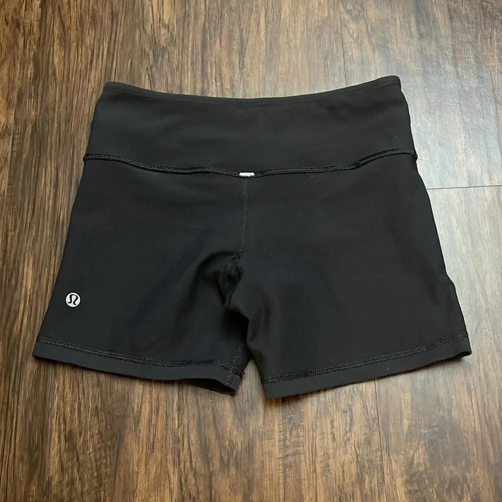 Lululemon Reverse Groove Short (Regular) Deep Coal / Slope Stripe Love Red 4